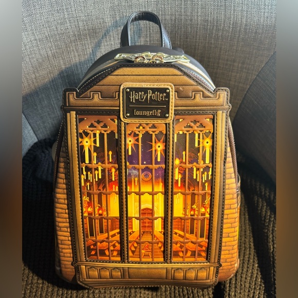 Loungefly Harry Potter Hogwarts Great Hall ✨LIGHT UP✨Mini Backpack - Picture 2 of 11